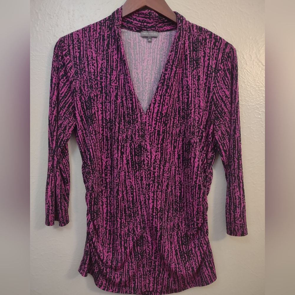 Vince Camuto Fuchsia Black Abstract Ruched Sides Stretch V-Neck 3/4 Sleeve Top - Picture 2 of 13